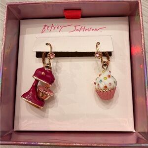 🧁 Betsey Johnson Cupcake & Mixer Mismatch Drop Earrings | new in box